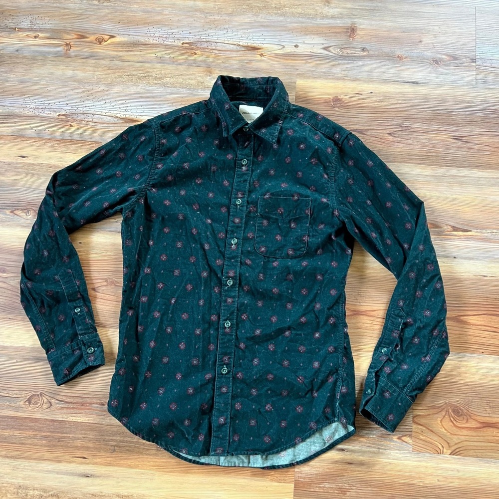 American Eagle Mens XS Dark Green Corduroy Medallion Print Button Front Shirt